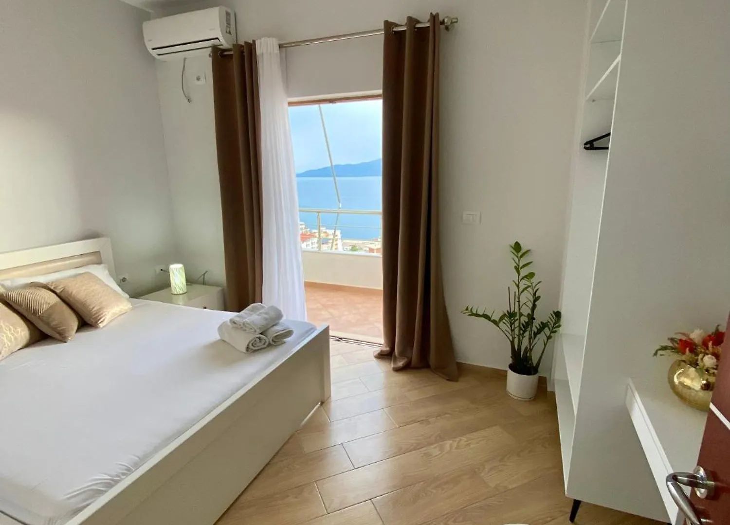 סרנדה Brunas Apartments