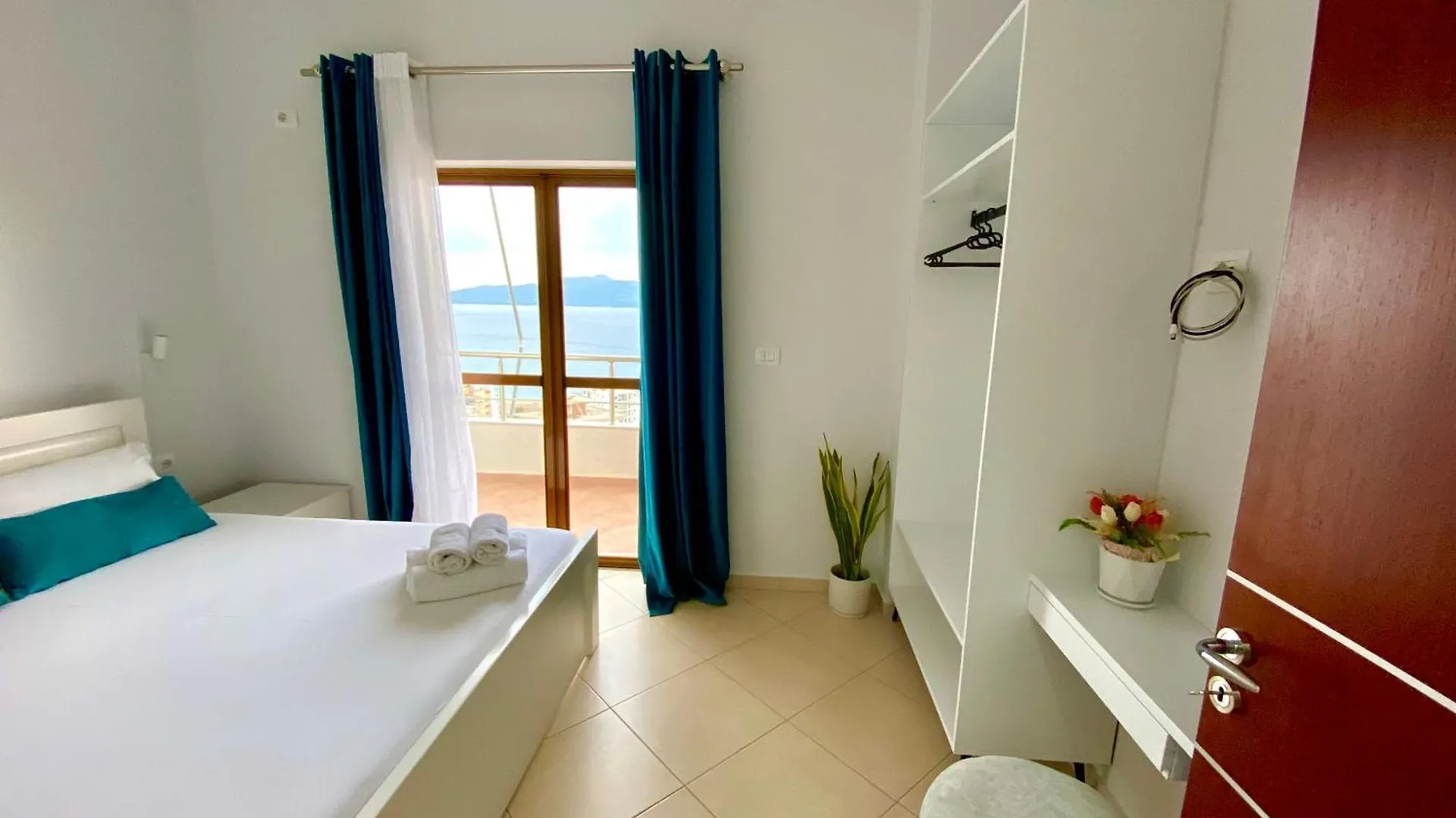 סרנדה Brunas Apartments
