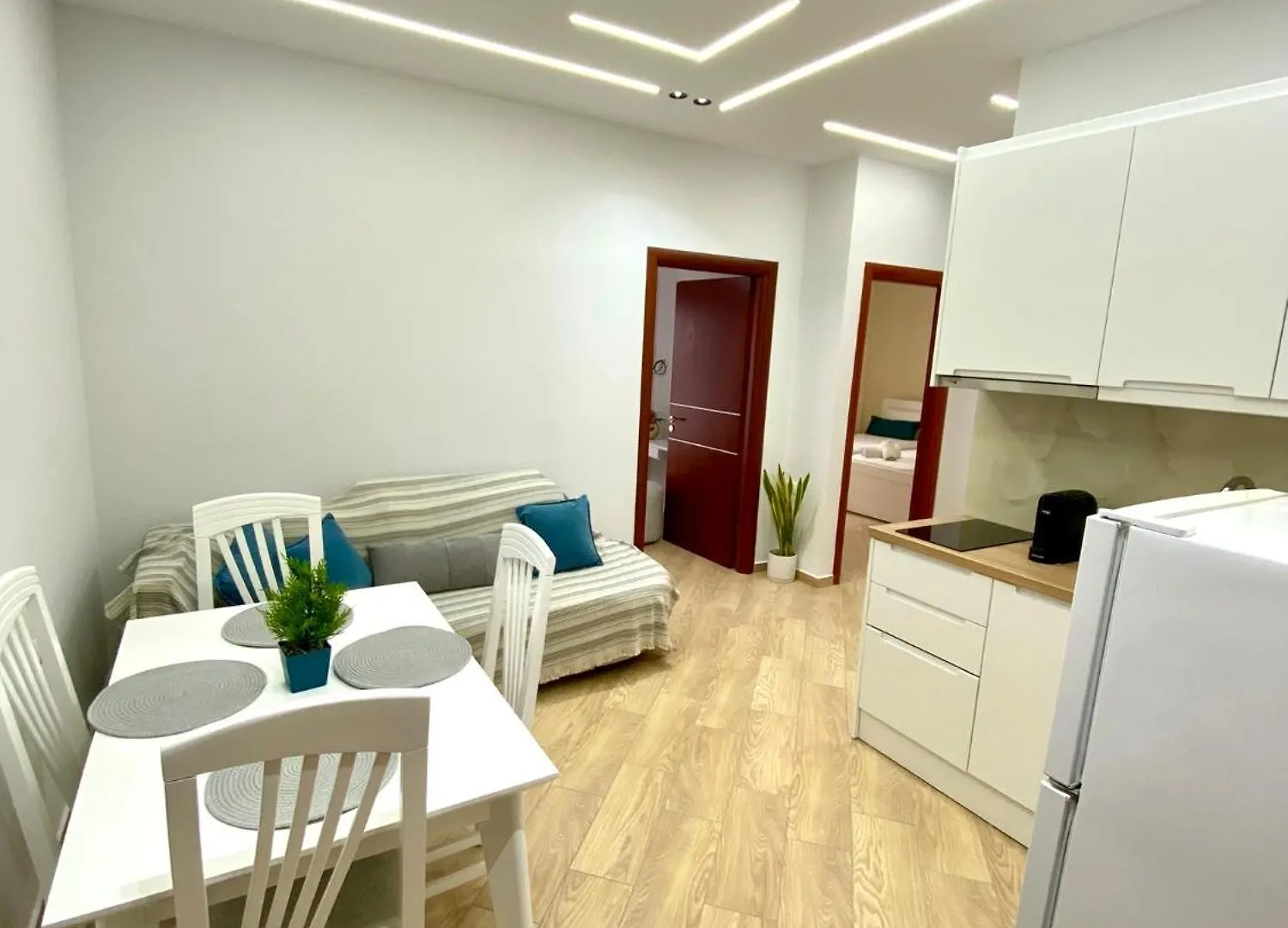סרנדה Brunas Apartments