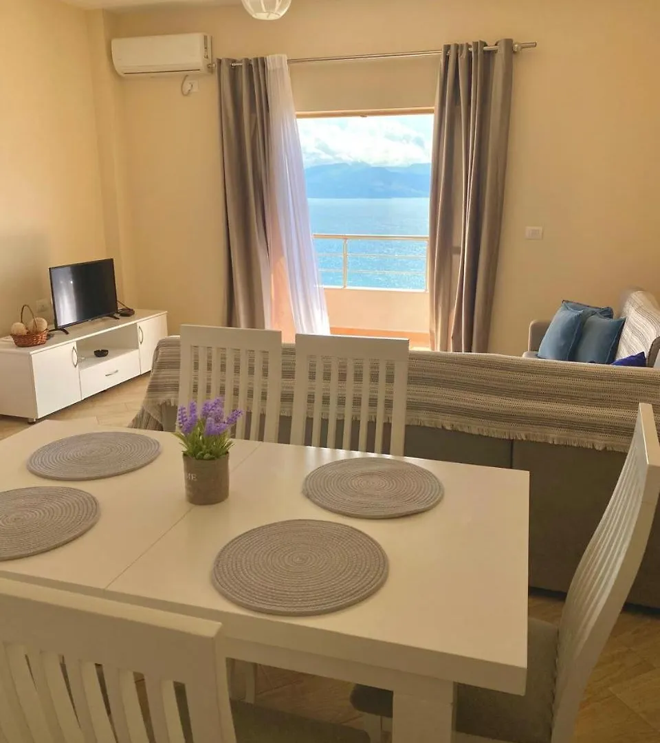 סרנדה Brunas Apartments